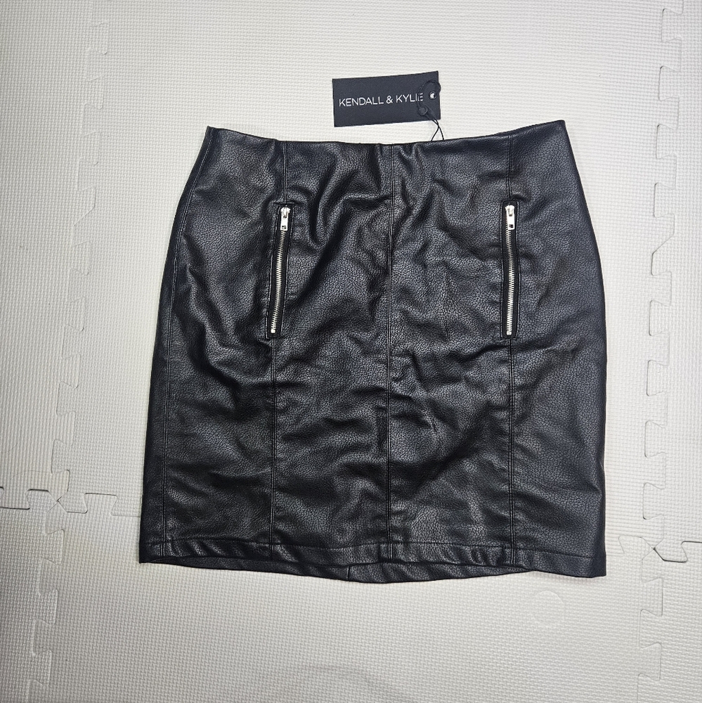 Kendall & Kylie Black Mini Skirt with Zipper Accents